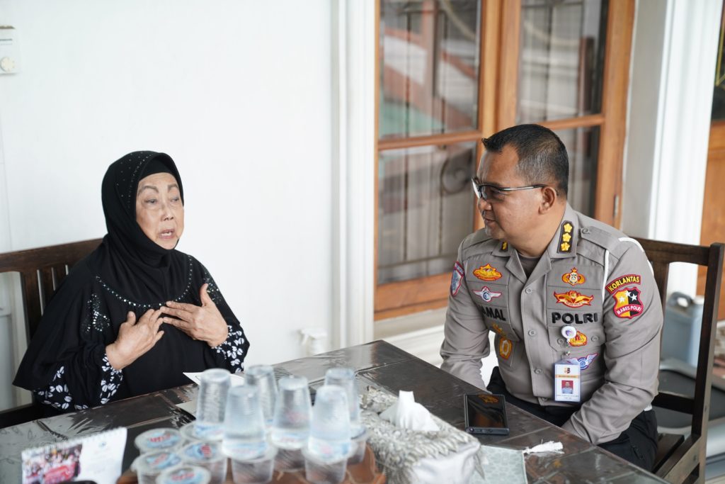 Anjangsana ke Kediaman Irjen Pol (Purn) Alm. Drs. N. Suparto, Polisi Lalu Lintas Tetap Humanis dan Profesional