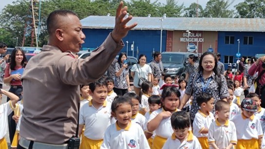Polantas Menyapa, Ditlantas Polda Riau Tanamkan Keselamatan & Green Policing Sejak Dini