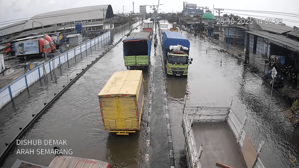 Banjir Masih Rendam Kaligawe Semarang, Ini Rute Aman Pengalihan Arus