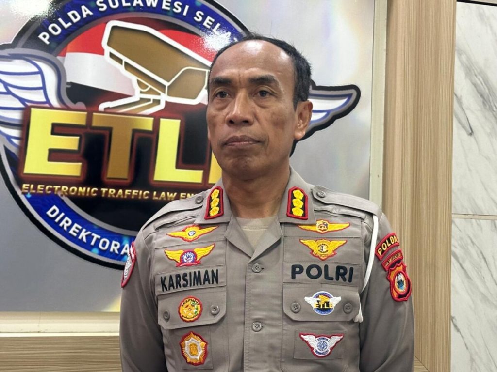 Polisi Tindak Pengemudi Rolls-Royce Berpelat Palsu di Makassar