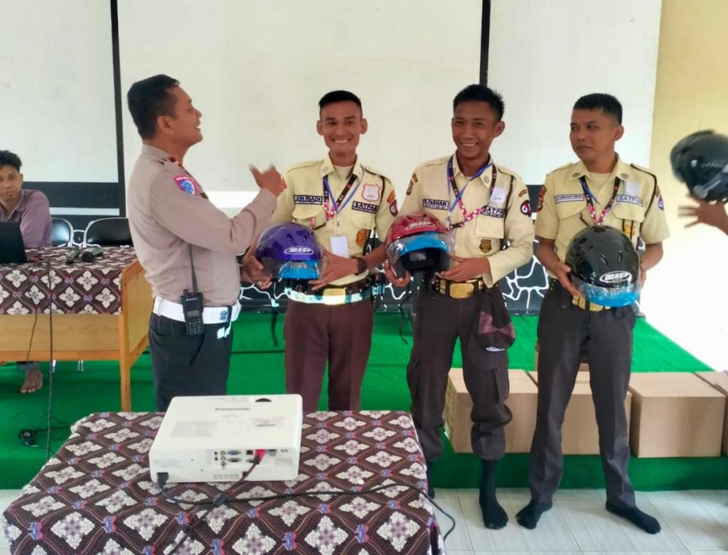Satlantas Polres Lampung Tengah Sosialisasi Tertib Lalu Lintas bagi Pekerja Industri