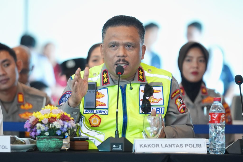 Kakorlantas Polri Irjen Pol Drs. Agus Suryonugroho, S.H., M.Hum. - Cek Kesiapan Pelabuhan Merak Jelang Nataru