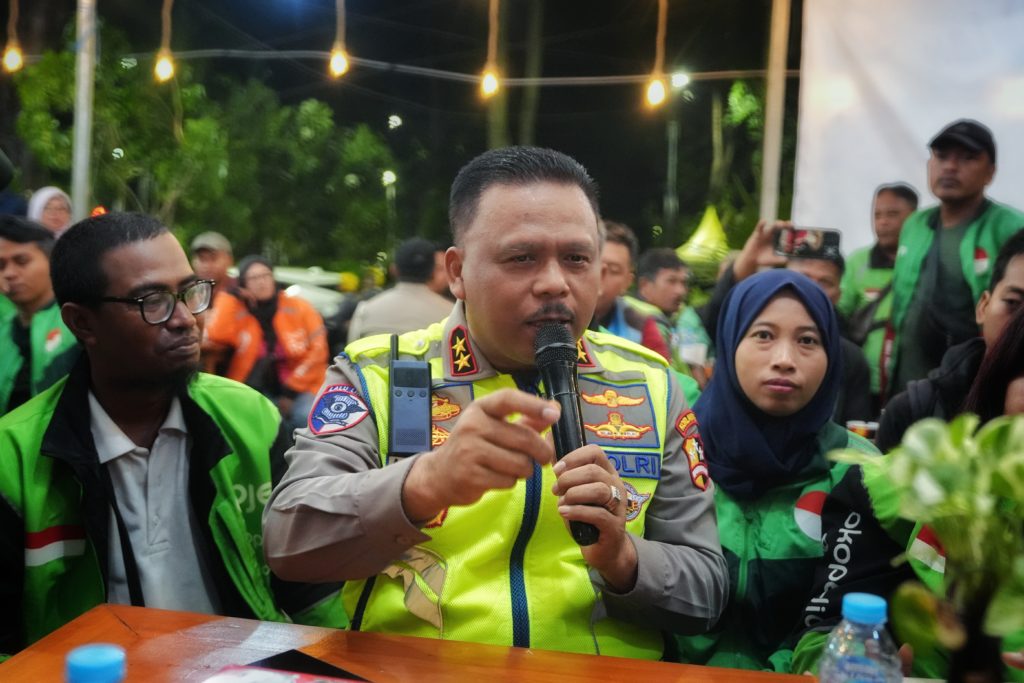 Kakorlantas Polri Kunjungi Warkop Ojol Kamtibmas Surabaya, Perkuat Silaturahmi dengan Driver Online