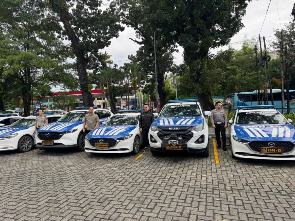 Korlantas Polri Serahkan 8 Unit Kendaraan Operasional ke Ditlantas Polda Sumut