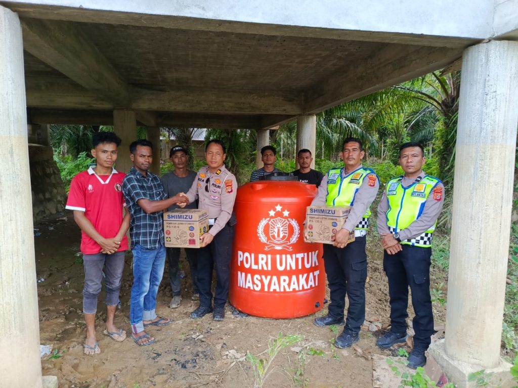Satlantas Polres Aceh Barat Salurkan Sumur Bor untuk Pemulihan Masyarakat Pascabanjir