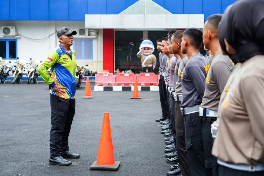 Subdit Wal dan PJR Korlantas Polri Bekali Bintara Remaja Angkatan 2025 Latihan Dasar Kendaraan Roda Dua