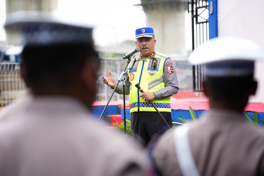 Kakorlantas Polri Pimpin Apel Pengecekan Personel, Sarana dan Prasarana dalam rangka Kesiapan Ops Ketupat Tahun 2026 di Induk PJR Cikampek