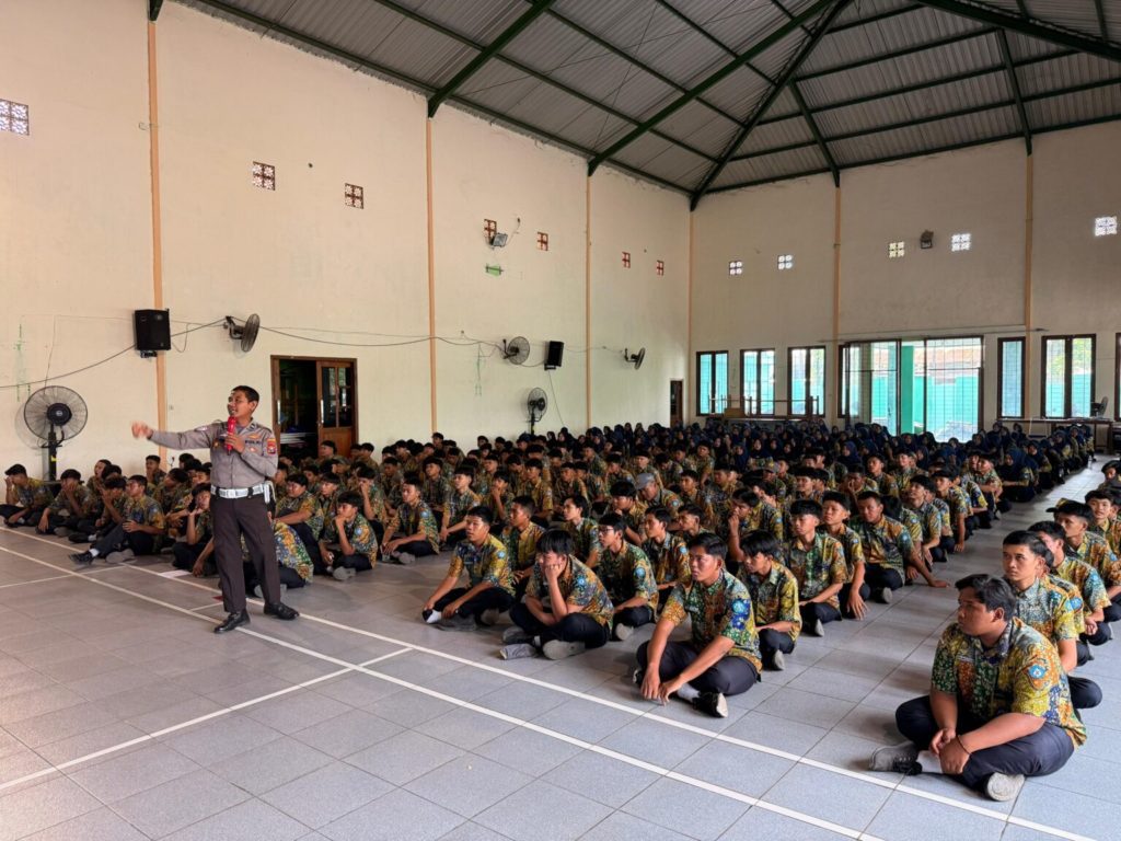 Police Goes to School, Satlantas Polres Situbondo Tanamkan Tertib Lalu Lintas ke Pelajar